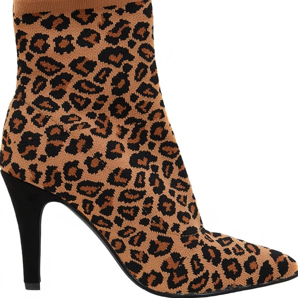 CUSHIONAIRE Skipper Piatto da Donna con + Memory Foam, Ampie larghezze Disponibili, Vernice Nera 38 EU